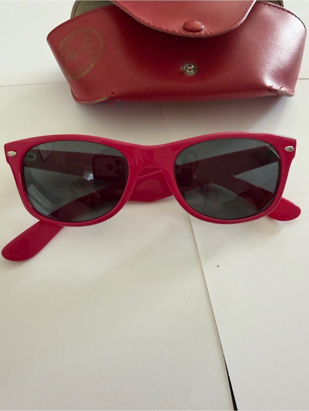 Ray-Ban RB 2132 New Wayfarer 758/32 Fuchsia Red Sunglasses + Case